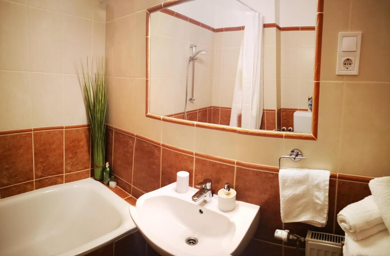Orsika Hilltop Apartman Егер Екстериор снимка